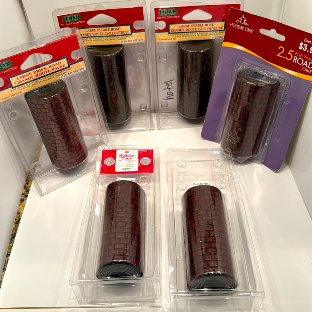 LEMAX & HOLIDAY VILLAGE BRICK AND PEBBLE ROAD ACCESSORIES SET OF 6
